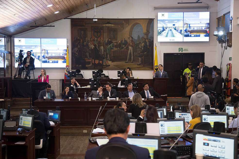 En una jornada de casi seis horas, el Presidente del Concejo de Bogotá, los presidentes de las tres Comisiones Permanentes y los voceros de las 12 Bancadas, rindieron cuentas de la gestión desarrollada durante el último año.
/ Cortesía
