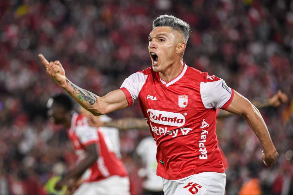 Daniel Torres anotó el gol que hizo gritar a los hinchas de Santa Fe a una sola voz. Ese tanto los ilusionó con clasificar a la final de la Liga BetPlay.