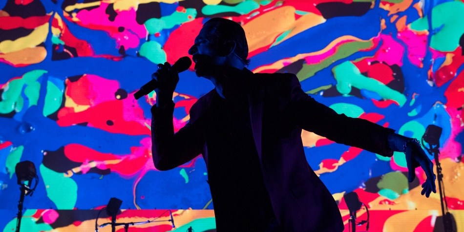 El espíritu de Depeche Mode vuelve para transportarnos con su música
