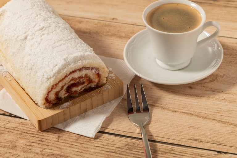 ¡Deliciosos! Así se preparan lo rollitos suizos