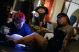 Aficionados a los tatuajes se reúnen en convención en Guatemala