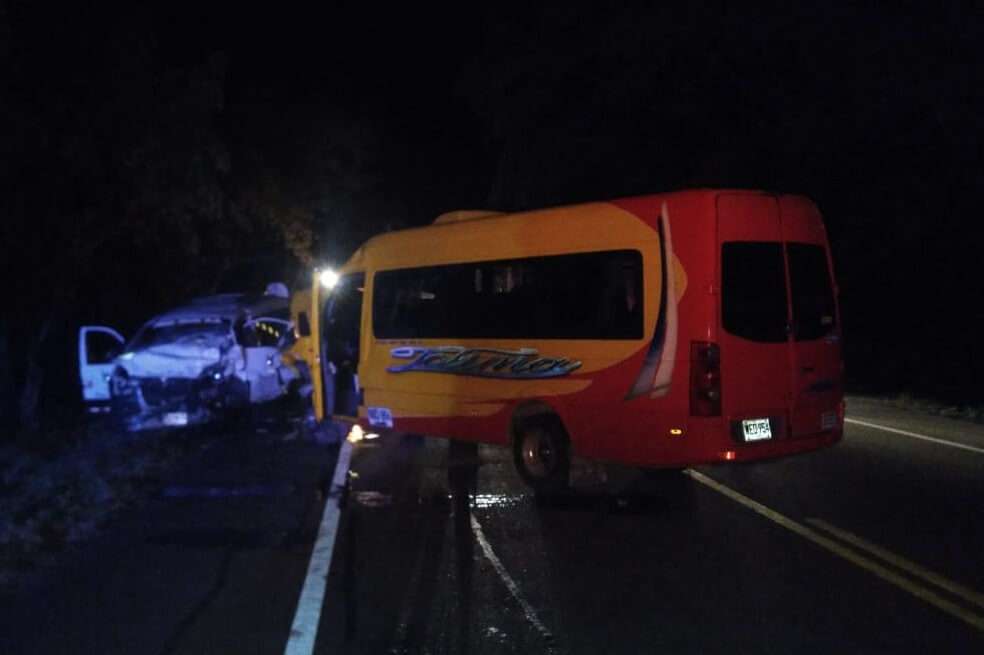 Uno de los fallecidos era el conductor de la camioneta Kia. / Tomada de @H75Harry