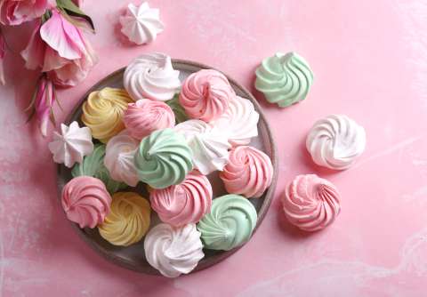 Así se preparan los suspiros de merengue