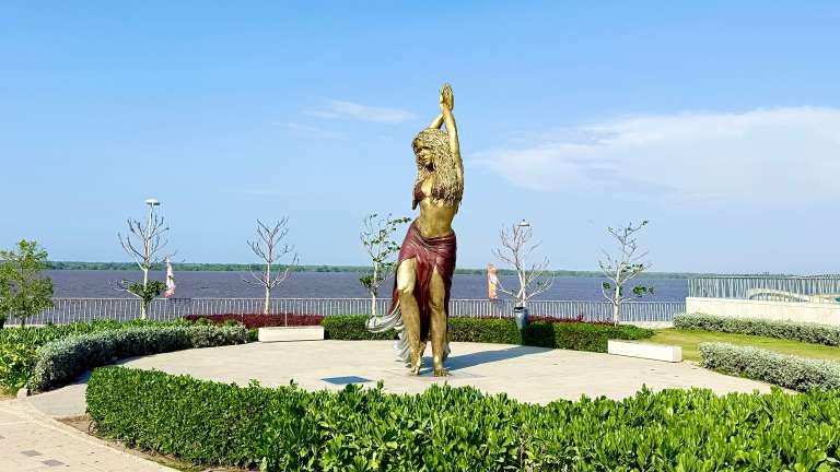 La escultura de Shakira se suma al repertorio de monumentos que, como la misma ciudad, atraen a viajeros en busca de autenticidad, cultura e identidad propia.