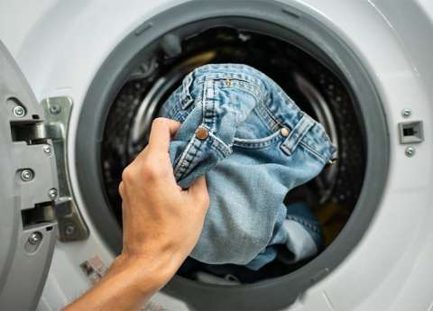 ¿Cómo dejar la ropa impecable en lavadora y ahorrar energía? Este truco lo logra todo