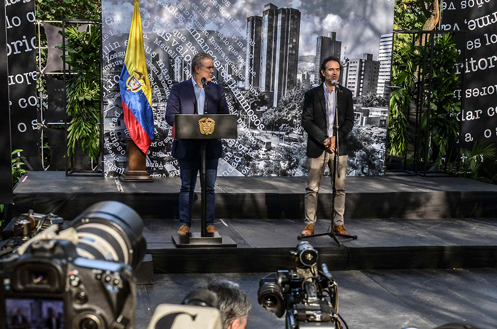 También se realizará un documental, llamado Sueños de Memoria; un Tour de la Memoria, que pasará por lugares como el parque de El Poblado, la Estación Floresta del Metro y la plaza de Toros La Macarena(todos ellos donde el Cartel de Medellín cometió atentados), y se creará un Fondo de Educación, financiado con recursos públicos y privados, para “acompañar jóvenes en riesgo y propiciar un mejor futuro”.
