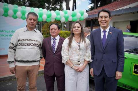 Gobierno lanza programa de taxis eléctricos con apoyo financiero