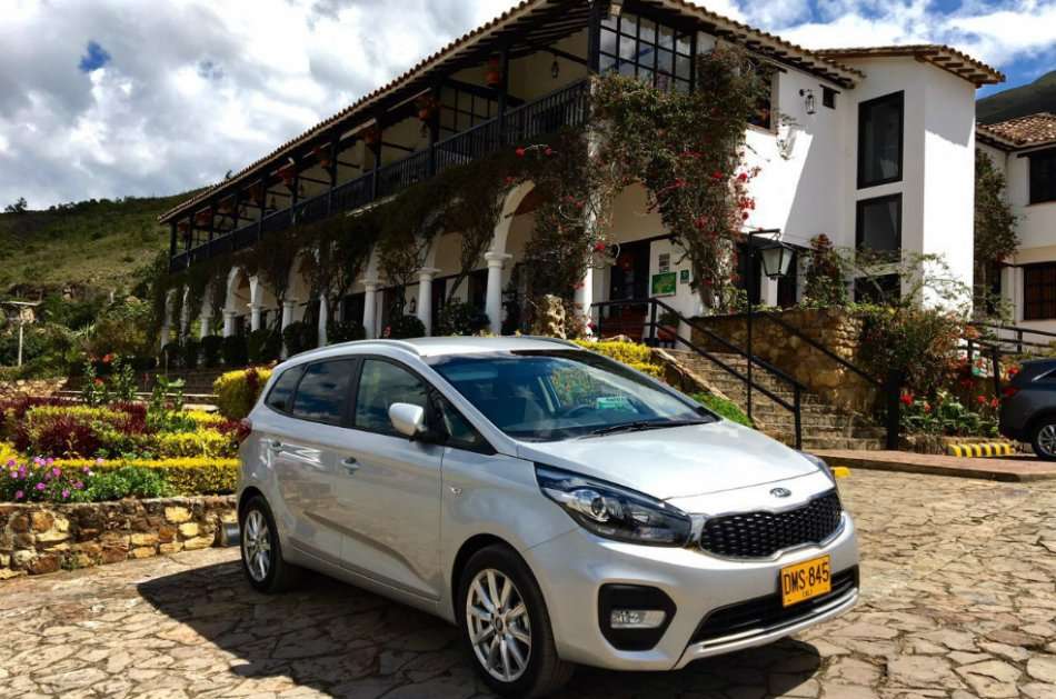 La versión mecánica del Carens tiene un costo de $82'990.000 y la automática sube alos $86'990.000.