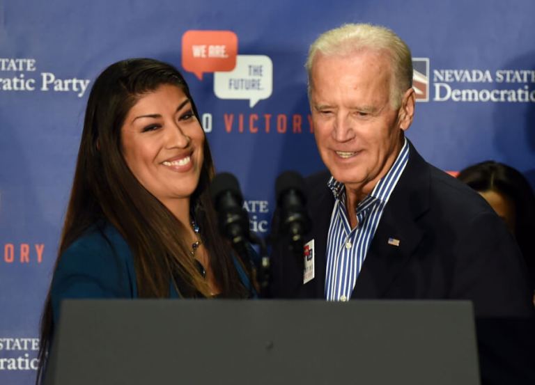 ¿Quién es Lucy Flores, la mujer que acusa a Joe Biden de darle un beso inapropiado?