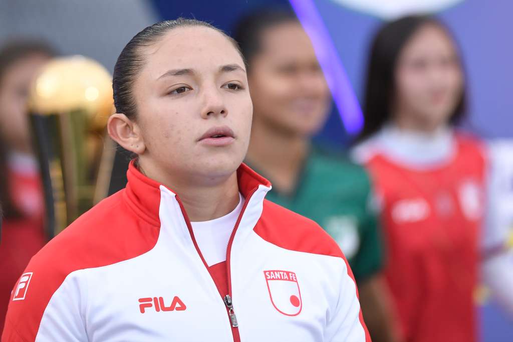Centrocampista de Santa Fe en el partido de ida ante Deportivo Cali, por la final de la Liga Femenina BetPlay Dimayor 2025.