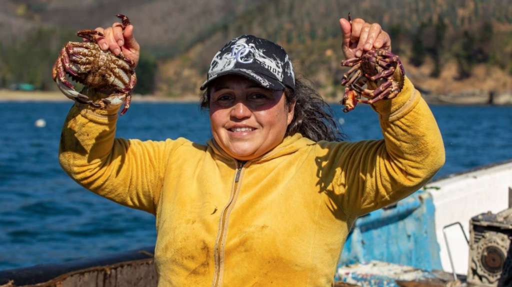 Dania Riquelme se dedica a la pesca artesanal en Punta Lavapié.