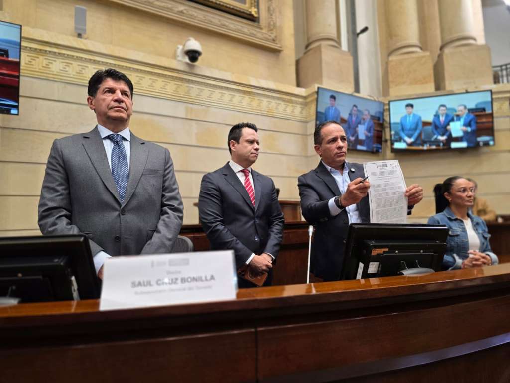 Alexander López Maya retomó su curul en el Congreso. Volverá a la Comisión Primera del Senado a nombre del Pacto Histórico.