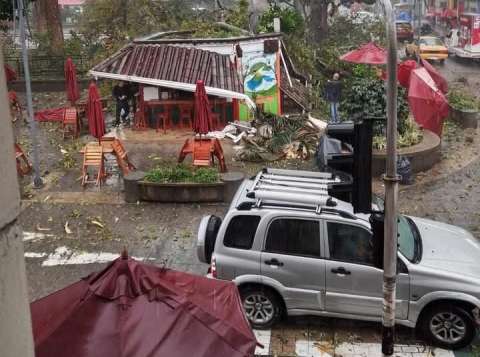 Temblor y vendaval en una tarde dejaron varias emergencias en Calarcá, Quindío