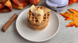 Esta es la receta para hacer “waffles” de manzana y canela
