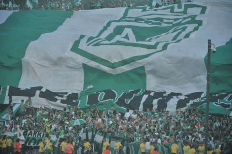 Impresionante recibimiento de los hinchas de Nacional a su equipo en Bogotá