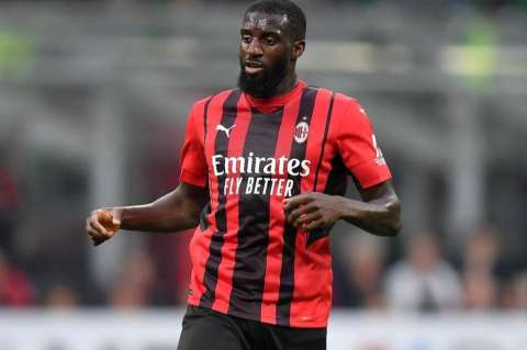 Video: policía italiana detuvo a Tiemoué Bakayoko, jugador del Milan, por error