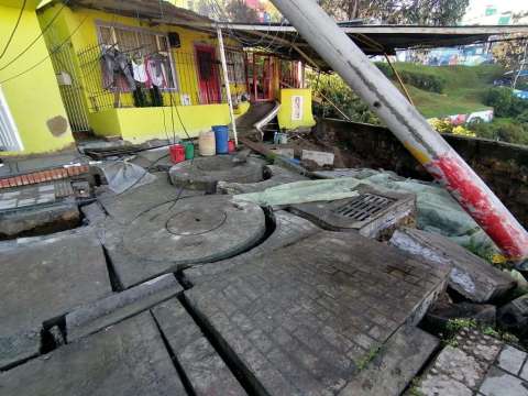 Bogotá: nueve viviendas en riesgo de colapso tras deslizamiento en Usaquén