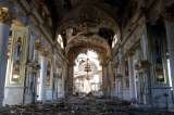 Zelenski visitó en Odesa la catedral dañada por bombardeo ruso