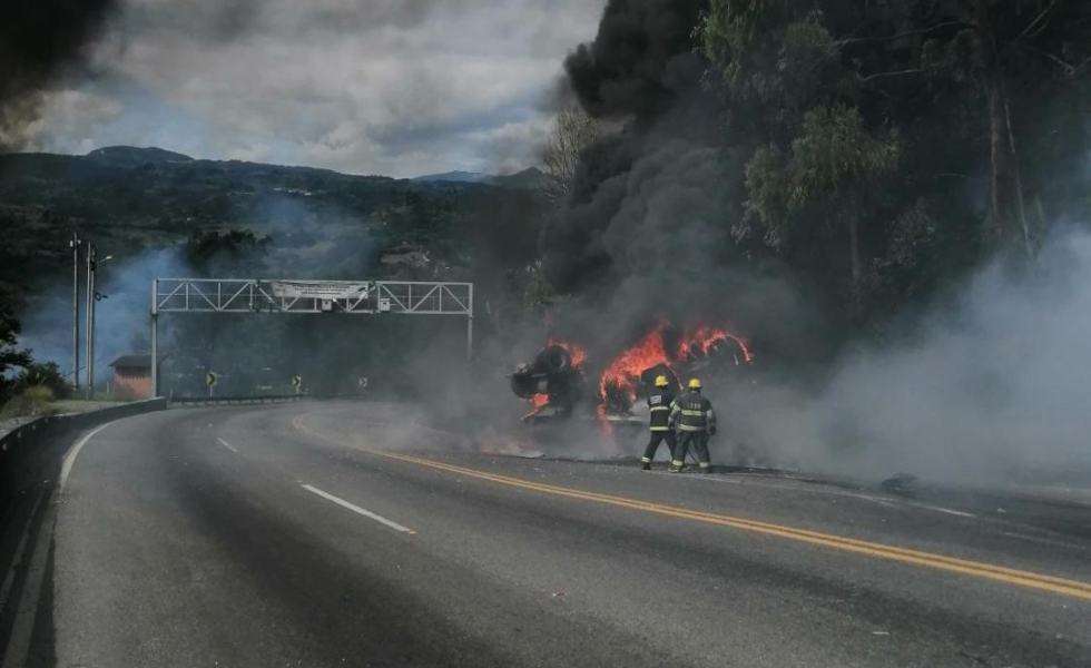 Falleció el conductor de camión accidentado en la vía Bogotá-Villavicencio