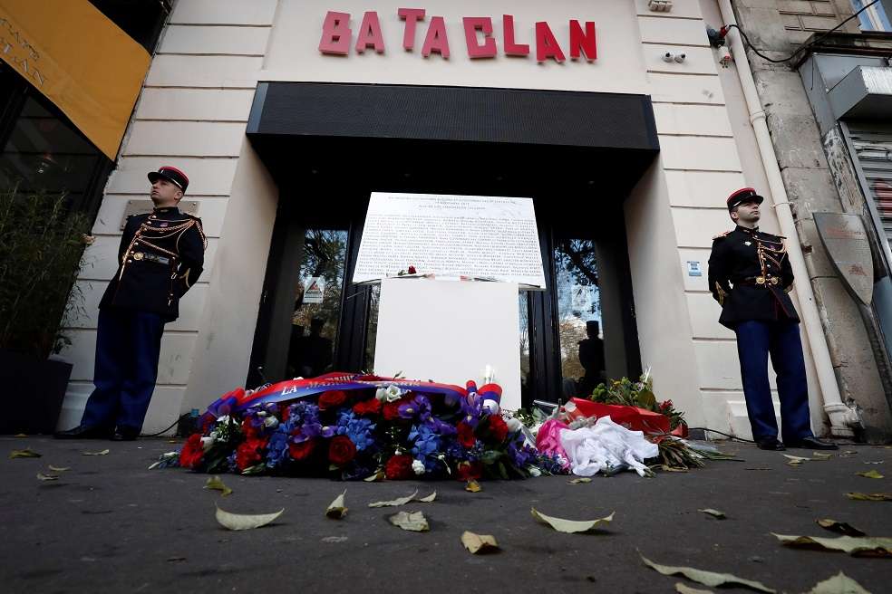 Vista del altar conmemorativo por el tercer aniversario de los ataques yihadistas que causaron 130 muertos y cientos de heridos en París. / EFE