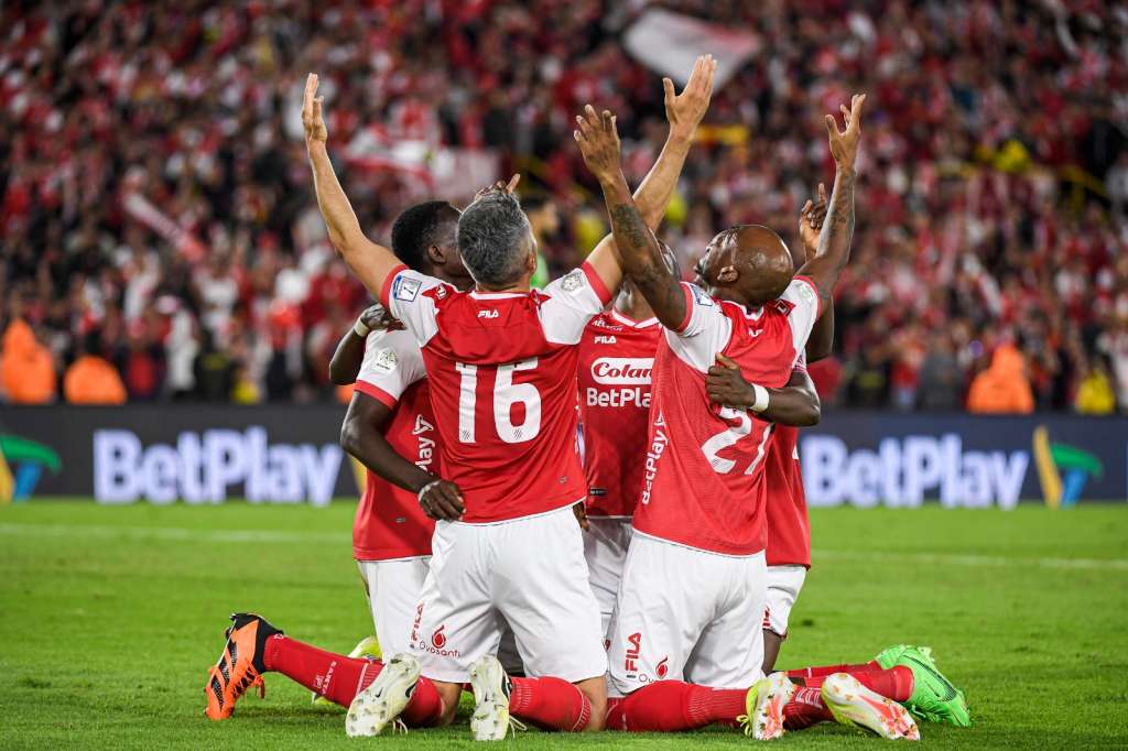 Los jugadores de Santa Fe celebran su triunfo contra La Equidad.