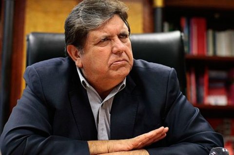 Juez impide salir de Perú por 18 meses a Alan García por caso Odebrecht