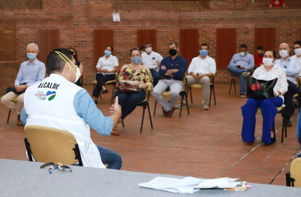 Jorge Iván Ospina, alcalde de Cali, se reunió con los representantes de centros de comerciales de la ciudad. / Alcadía de Cali