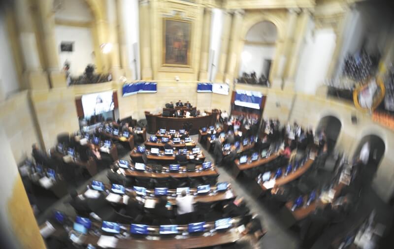 La plenaria del Senado definirá hoy las objeciones a la ley estatutaria de la JEP. Será un nuevo pulso político entre el uribismo y la oposición. / Cristian Garavito
