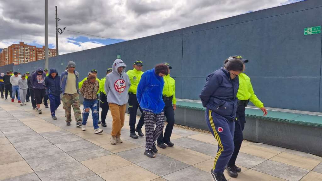 18 personas señalas de participar en asesinato selectivo de 11 personas, tres de las cuales fueron asesinadas en el barrio Laureles de Bosa en 2023.