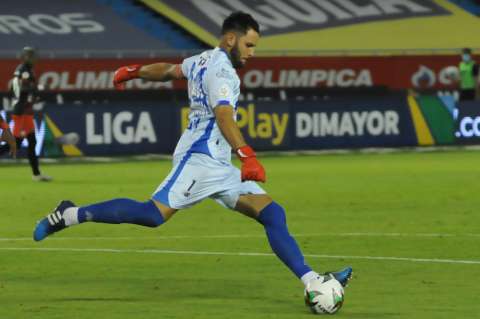 Sebastián Viera se vistió de héroe y Júnior le ganó a América