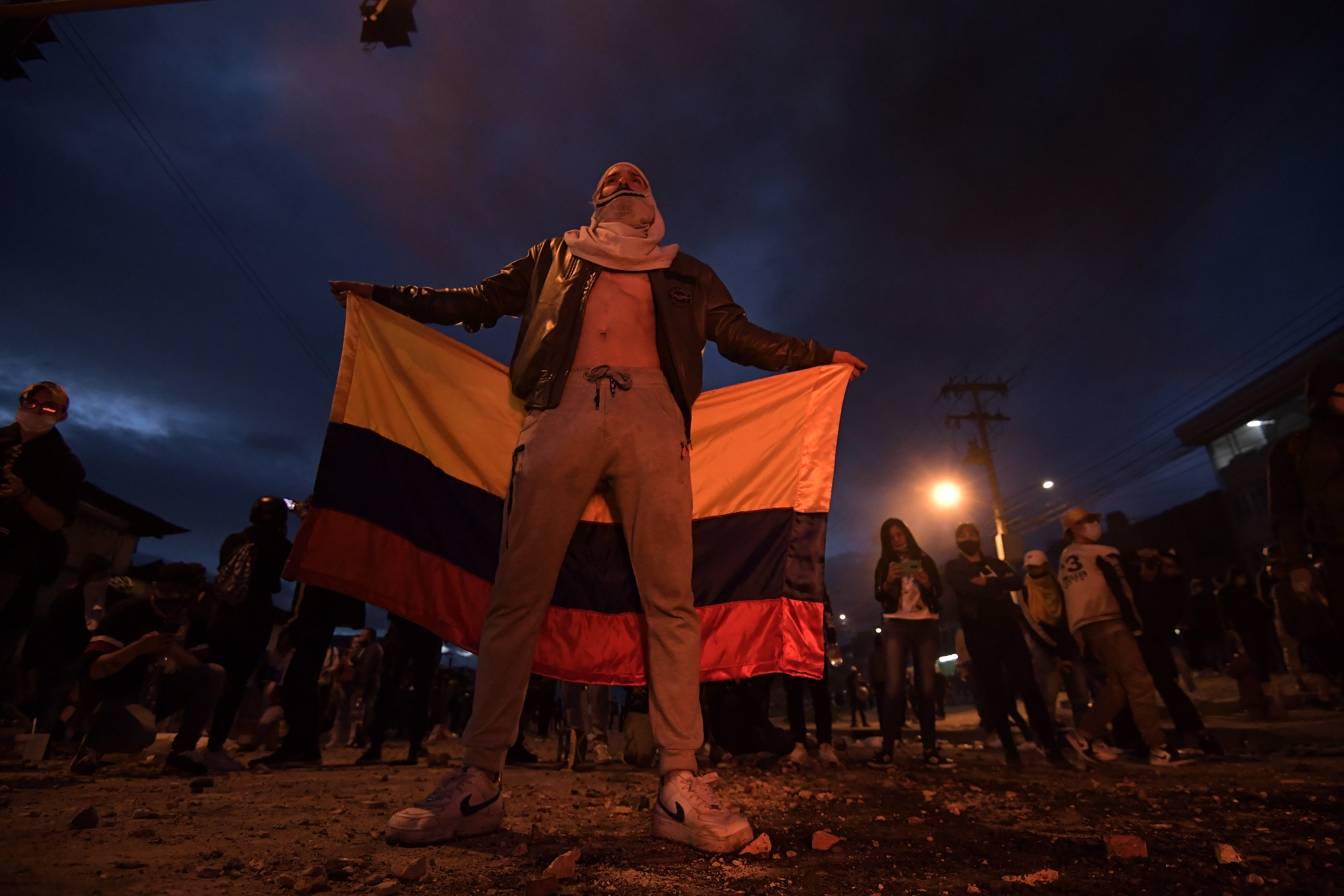 Disturbios en el barrio Yomasa, generaron enfrentamientos entre algunos manifestantes y la Fuerza pública quienes usaron gases lacrimógenos para dispersarlos, actos que afectaron este y otros barrios de la localidad Usme.