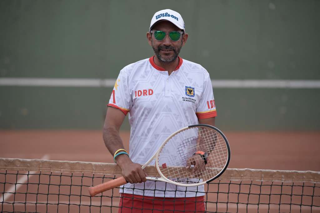 Entrenador de tenis en silla de ruedas