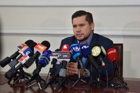 Andrés Calle plantea “sesionar de lunes a sábado” para destrabar agenda legislativa