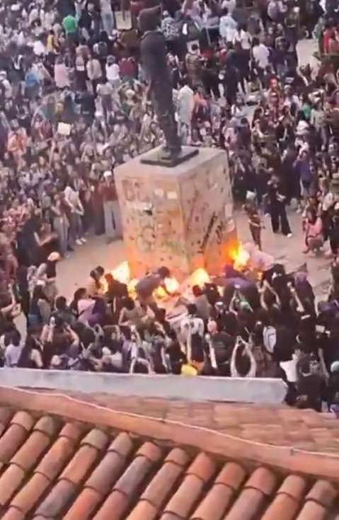 Polémica por vandalización de la estatua de Luis Carlos Galán durante el 8M
