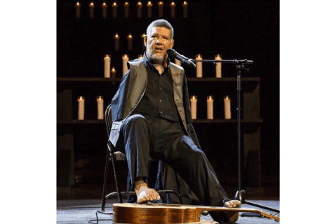 Tony Meléndez, el guitarrista sin brazos que demuestra que sí se desea, se puede