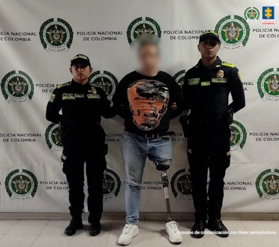 De acuerdo con la investigación de la Fiscalía, el crimen ocurrió el 5 de septiembre de 2023, después de que Javier Rojas Jiménez, hoy procesado, compartiera con la víctima en un establecimiento dedicado a la venta de licor. Tras una discusión, ambos habrían abordado un vehículo. Según el ente acusador, dentro del automóvil la mujer habría sido atacada con un arma cortopunzante en al menos 26 ocasiones. Posteriormente, su cuerpo fue abandonado en una vía pública del barrio Las Palmitas, también en Kennedy.