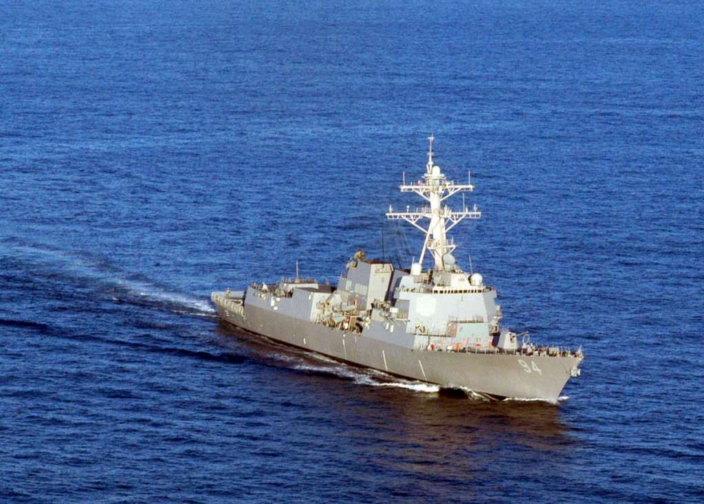Fotografía del destructor estadounidense USS Nitze.
