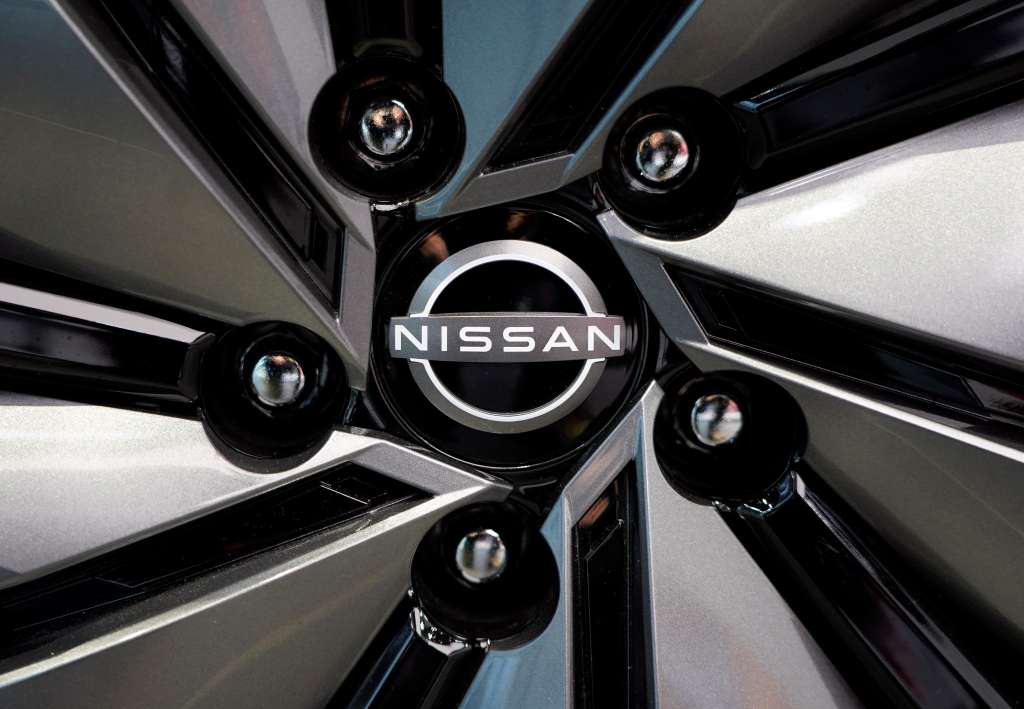 Tokyo (Japan), 08/02/2022.- The Nissan Motor logo is seen on a vehicle presented at the carmaker showroom in Tokyo, Japan, 07 February 2022 (issued 08 February 2022). For the April-December 2021 period, Nissan consolidated its operating profit at 191.3 billion yen (1.66 billion USD) with an operating profit margin at 3.1 per cent. (Japón, Tokio) EFE/EPA/FRANCK ROBICHON