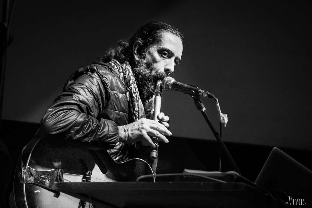 Algunas de las fotografías de Vásquez muestran artistas tocando en el bar Bolón de Verde, de Bogotá. / Cortesía Vivian Vásquez