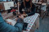Este es el secreto para conquistar a una mujer en la primera cita, según la IA