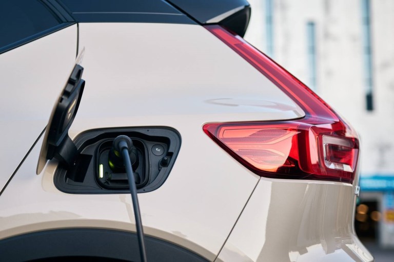 ¿La vida útil de los carros eléctricos es igual a la de los de combustión?