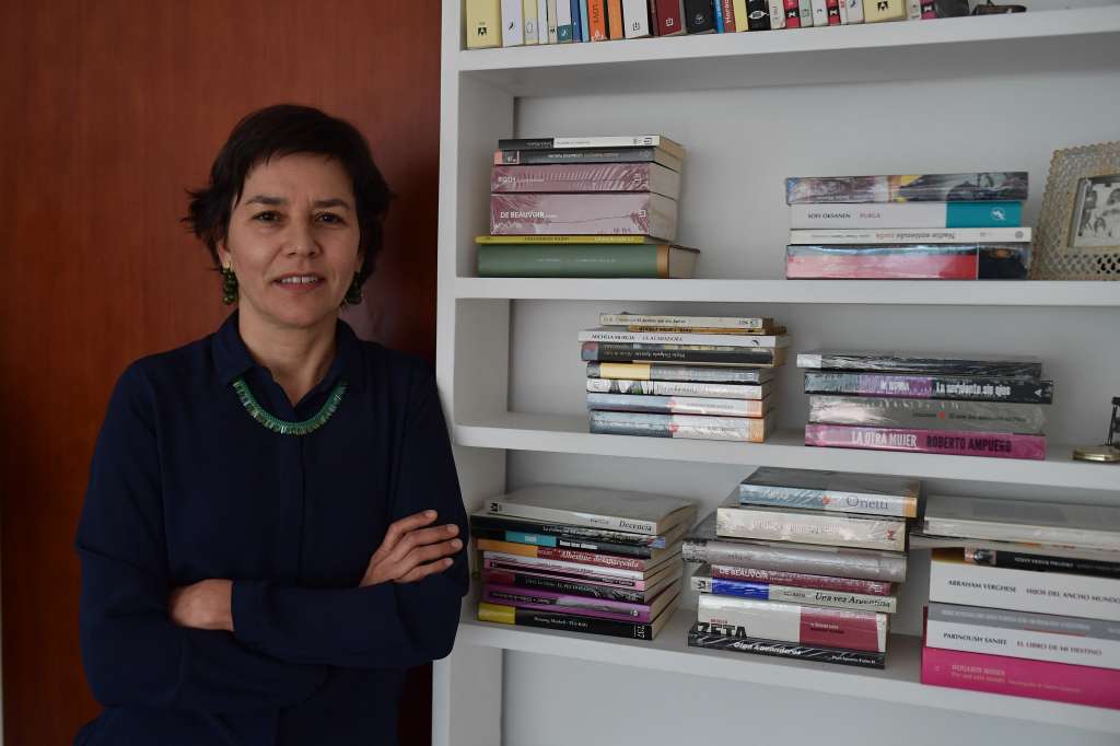 Médica colombiana Especialista en salud sexual, reproductiva y feminista durante entrevista