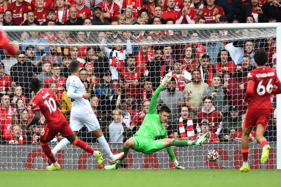 Liverpool derrotó al Burnley 2-0 por la tercera fecha de la Premier League.