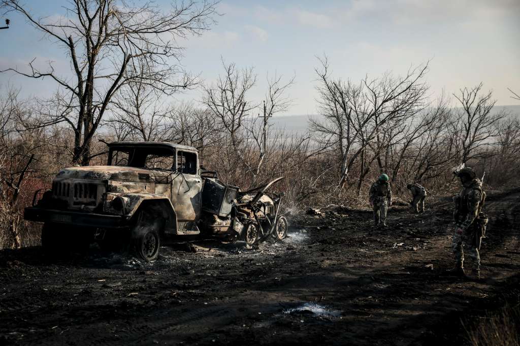 Donetsk (Ukraine), 12/01/2025.- A handout photo made available by the press service of the 24th Mechanized Brigade of Ukrainian Armed Forces shows servicemen of the engineer supply group of the 24th Mechanized Brigade cleaning the logistic way to Chasiv Yar town, Donetsk region, Ukraine, 13 January 2025, amid the Russian invasion. Russian troops entered Ukrainian territory on 24 February 2022, starting a conflict that has provoked destruction and a humanitarian crisis. (Rusia, Ucrania) EFE/EPA/PRESS SERVICE OF THE 24 MECHANIZED BRIGADE HANDOUT HANDOUT EDITORIAL USE ONLY/NO SALES