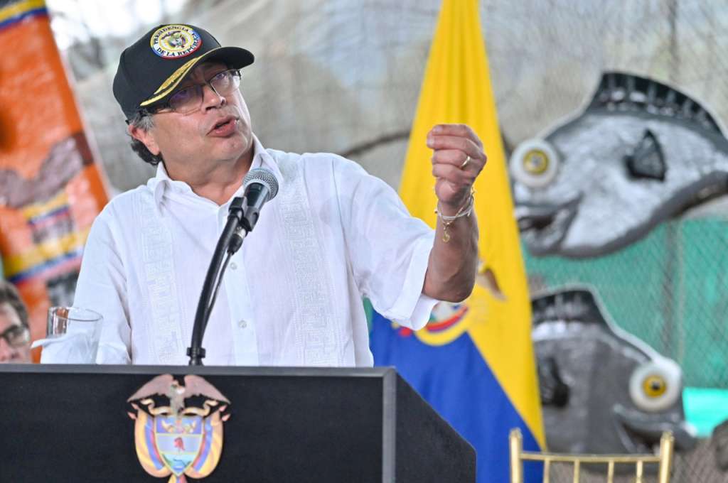 El presidente sostuvo que la coca es una planta ancestral para los pueblos indígenas y reiteró que la política contra las drogas fracasó.