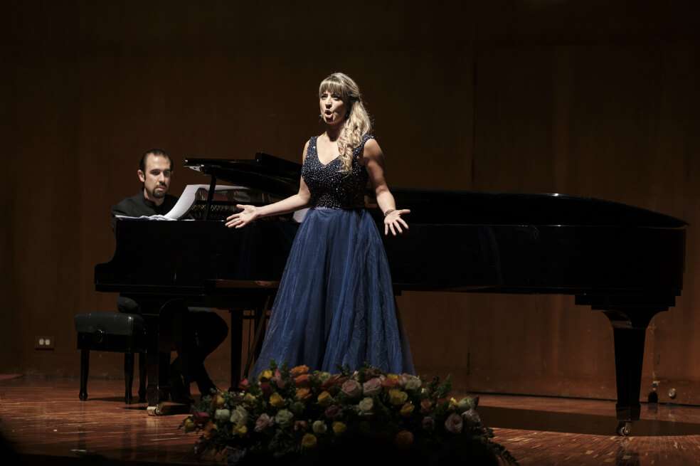 La soprano Ana María Ruge y el pianista Alejandro Roca se presentaron en la Sala de Conciertos de la Biblioteca Luis Ángel Arango, en Bogotá. / Gabriel Rojas © Banco de la República