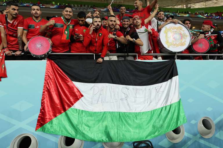 Doha (Qatar), 10/12/2022.- Supporters of Morocco with a flag of Palestine before the FIFA World Cup 2022 quarter final soccer match between Morocco and Portugal at Al Thumama Stadium in Doha, Qatar, 10 December 2022. (Mundial de Fútbol, Marruecos, Catar) EFE/EPA/Ali Haider