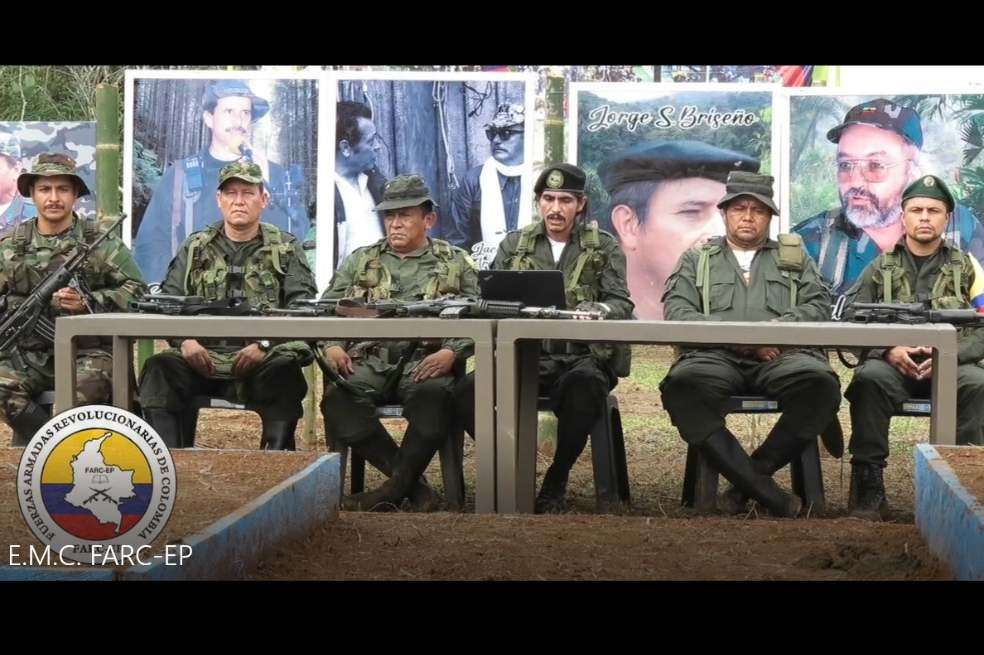 Imagen tomada del video difundido por la disidencia del Estado Mayor Central que este lunes inició una reunión de comandantes de cara al proceso de paz que sostienen con el Gobierno de Gustavo Petro.