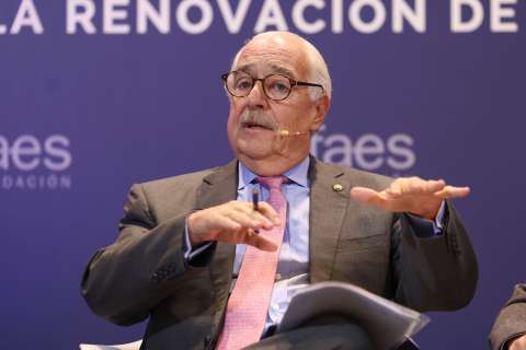Expresidente Pastrana ya no está retenido en aeropuerto de Angola