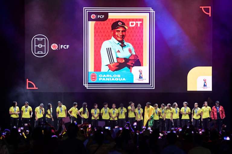 El seleccionador Carlos Paniagua también fue ovacionado durante el evento. El director técnico ha venido trabajando con la selección femenina sub 20 y sub 17 desde 2021.